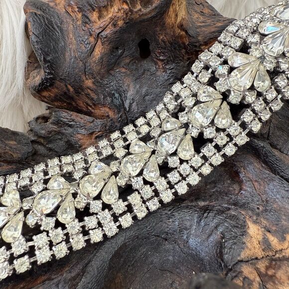 Vintage Kramer Wide Bracelet 7" Clear Pear Rhinestone Cluster Wedding Formal - Picture 3 of 10